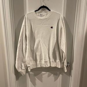 white champion logo crewneck women’s xl
